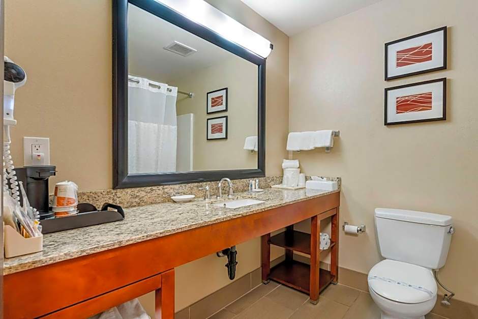 Comfort Inn & Suites Redwood Country