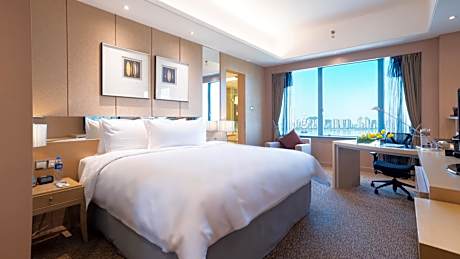 Pacific Club King Room