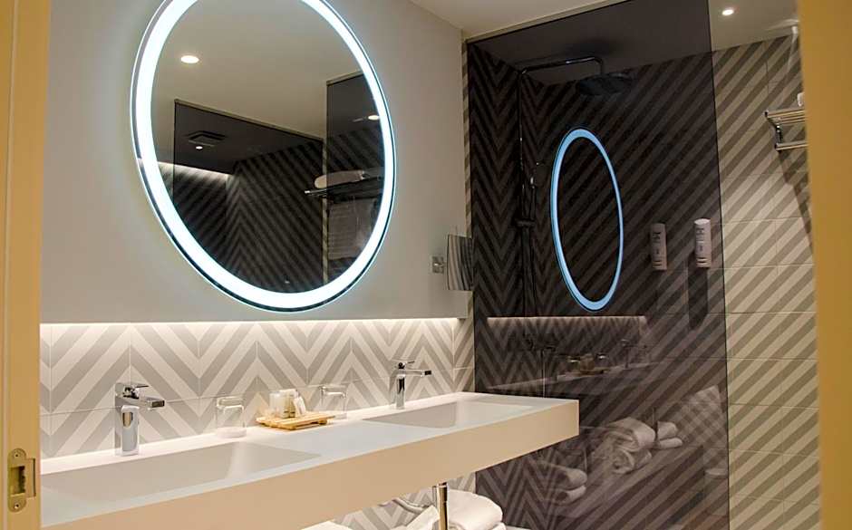 Suites Plaza Hotel & Wellness