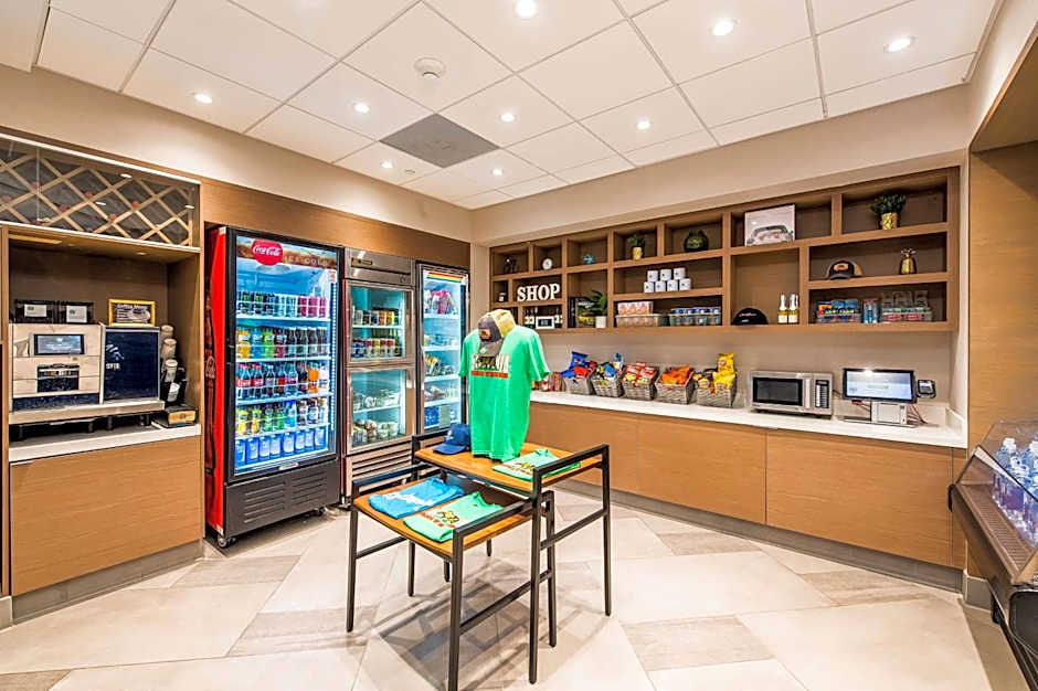 DoubleTree by Hilton Hotel Carson