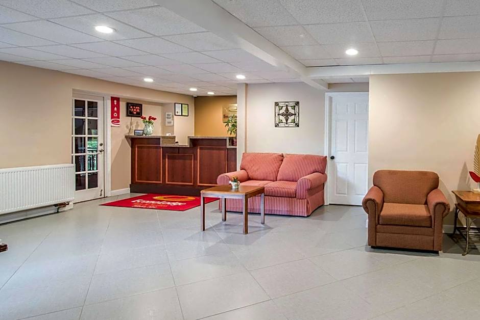 TiltonLodge Inn & Suites