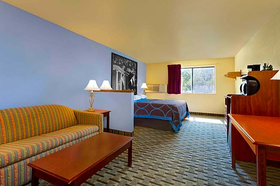 Super 8 by Wyndham Lynchburg VA
