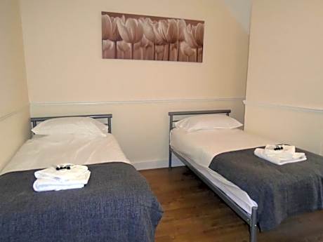 Standard Twin Room with Shared Bathroom