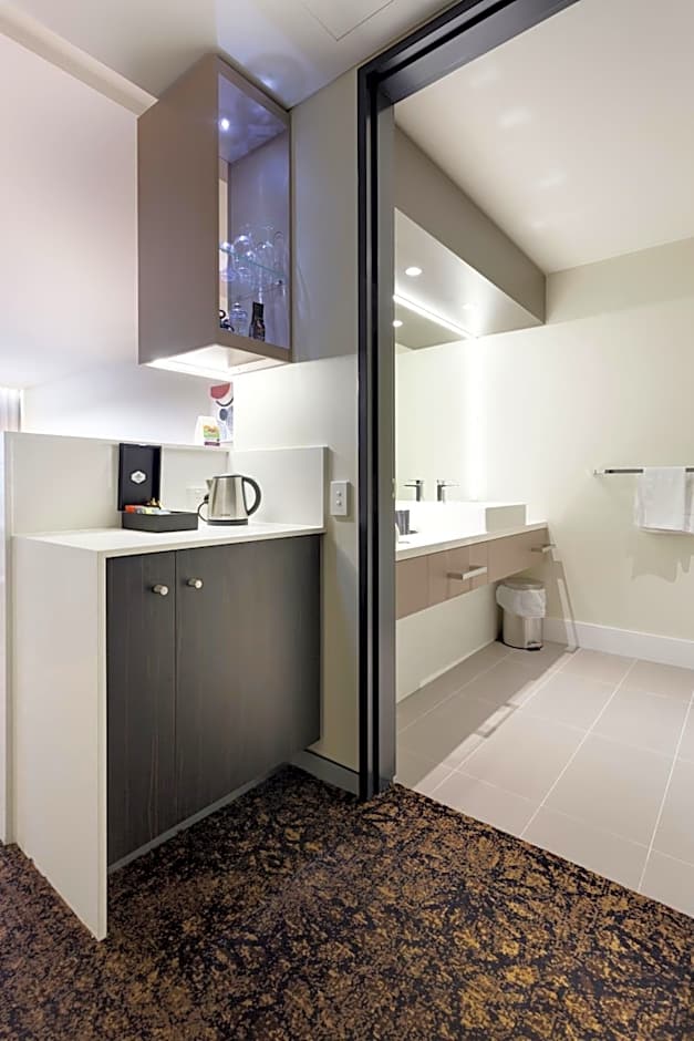 Calamvale Hotel Suites and Conference Centre