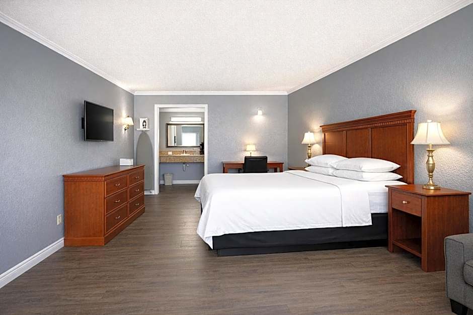 Quarters Inn & Suites