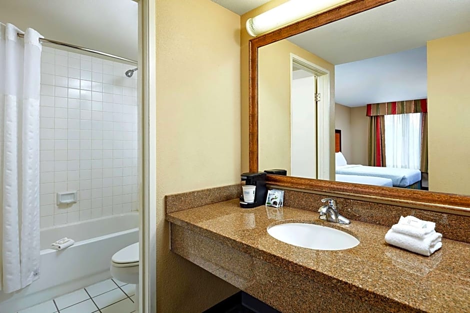 La Quinta Inn & Suites by Wyndham Thousand Oaks Newbury Park