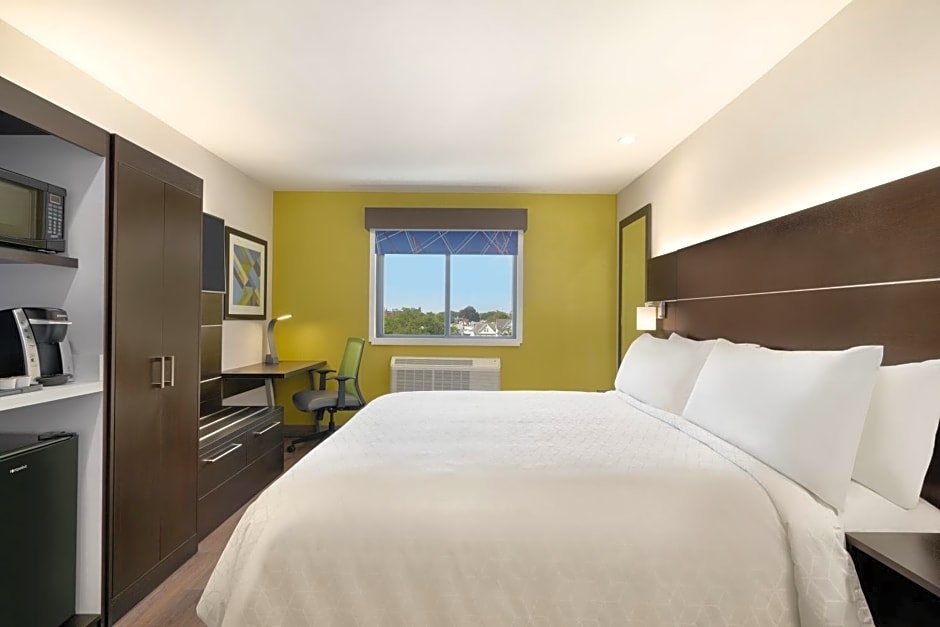 Holiday Inn Express Jamaica - JFK AirTrain - NYC By IHG