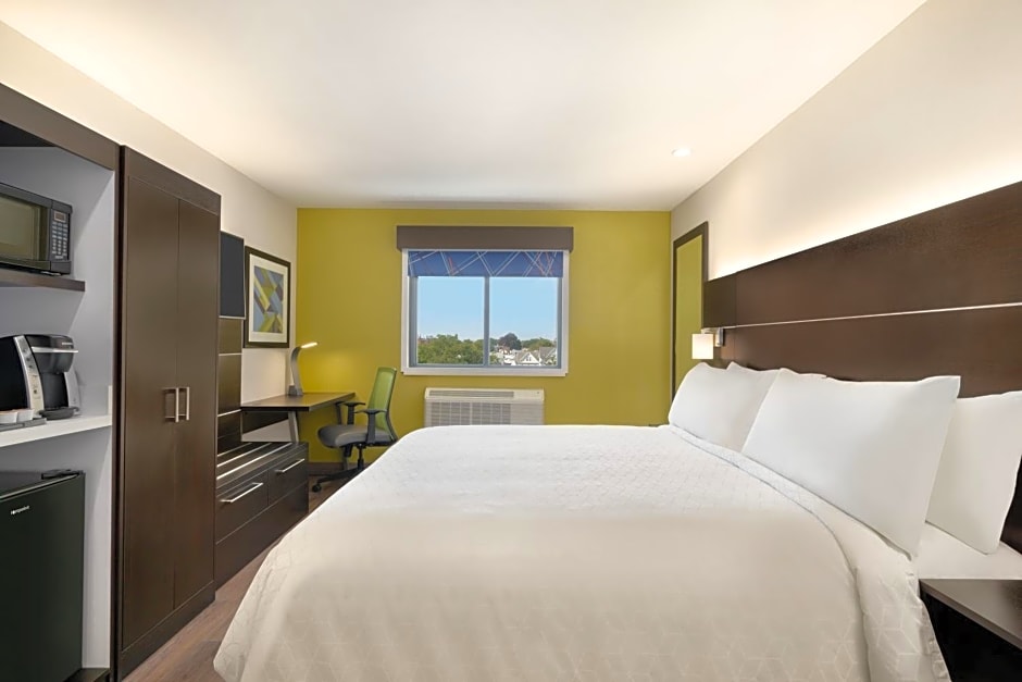 Holiday Inn Express Jamaica - JFK AirTrain - NYC