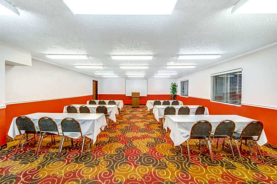 Super 8 by Wyndham McKinney/Plano Area