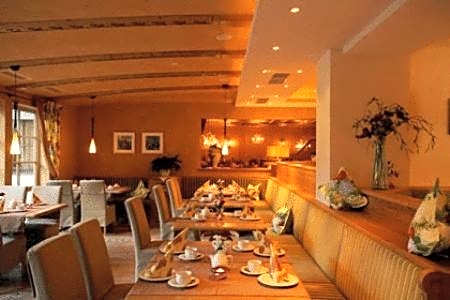 Almhotel Told