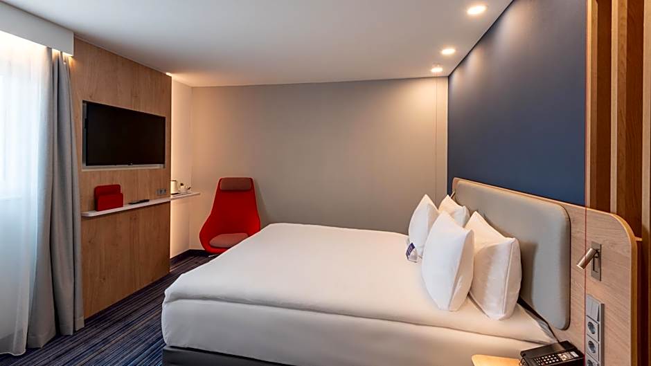 Holiday Inn Express - Hamburg South A7-AS42 By IHG