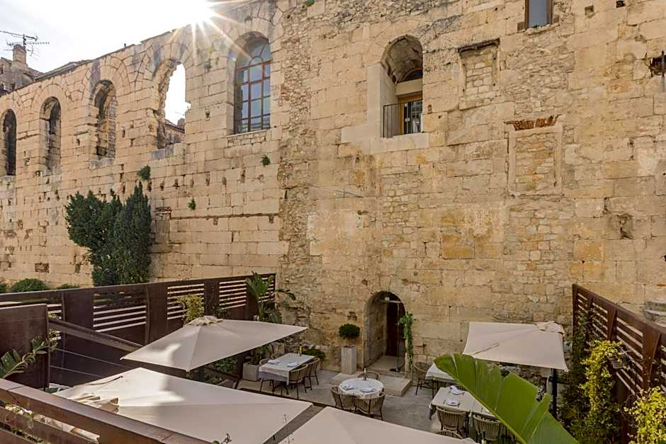 Leonis Restaurant & Rooms
