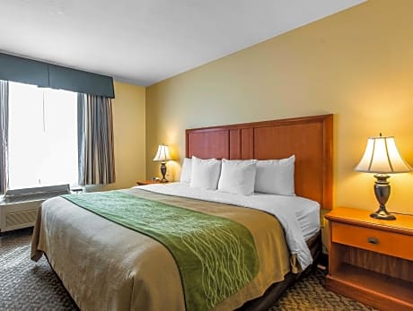 1 King Bed Suite - Non-Smoking