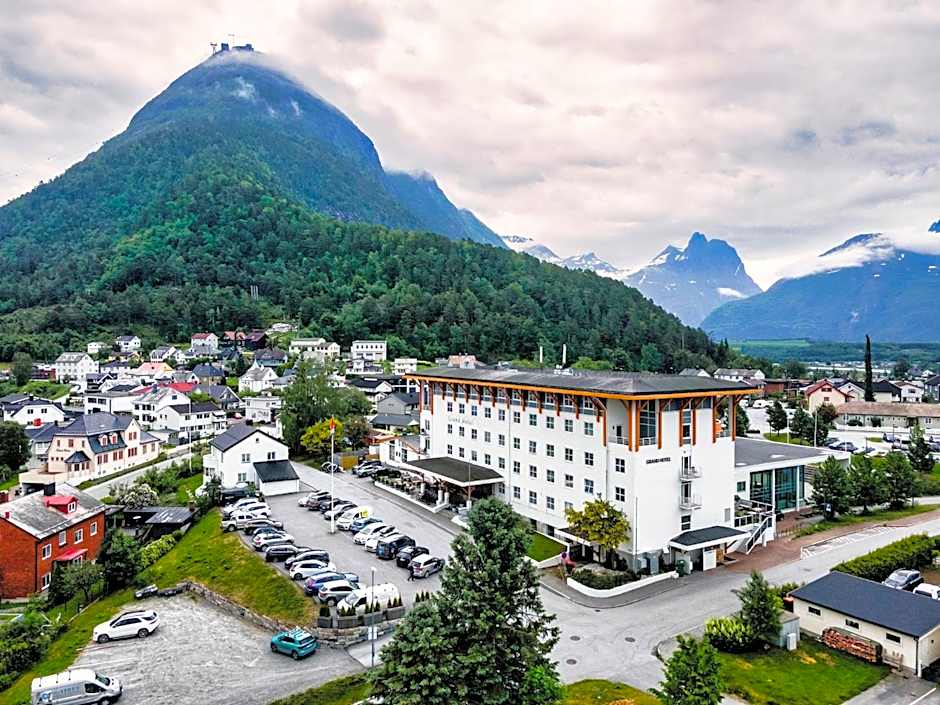 Grand Hotel  by Classic Norway Hotels