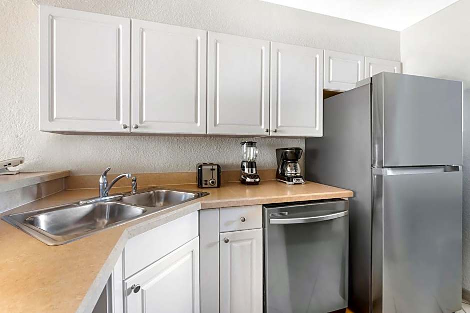 Parkway International Resort