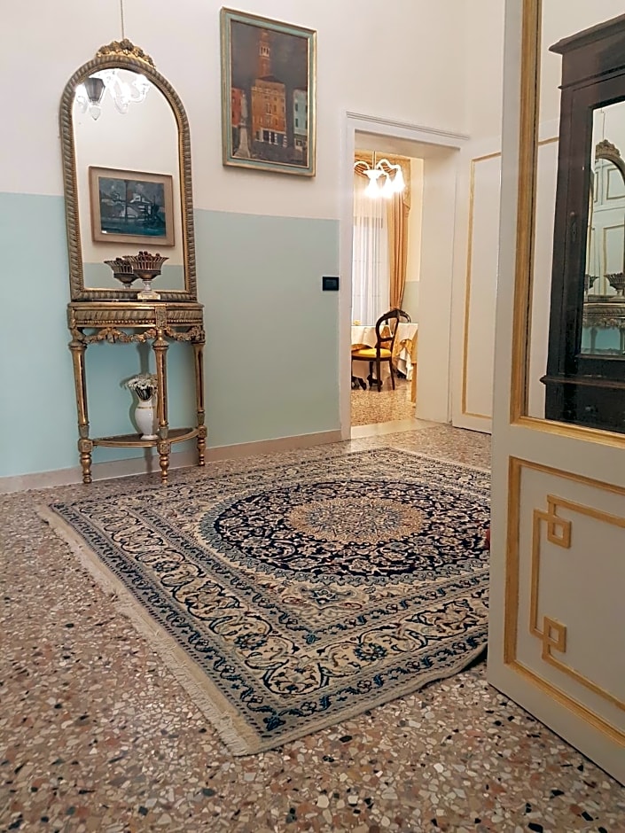 Friendly Venice Suites