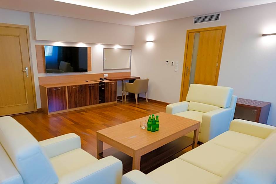 Photo 1 of 4 of Standard Suite