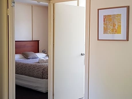 Deluxe Two-Bedroom Apartment