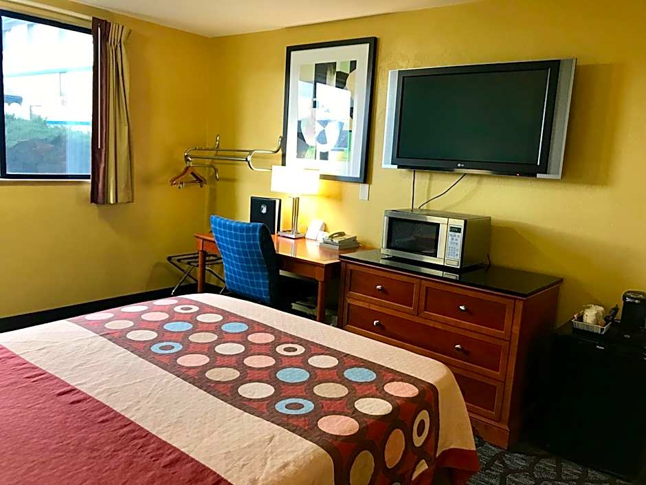 Super 8 by Wyndham Union Gap Yakima Area