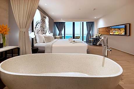 Premier Executive Ocean Front