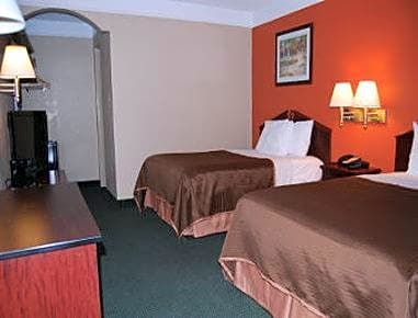 Howard Johnson by Wyndham Historic Lake Charles