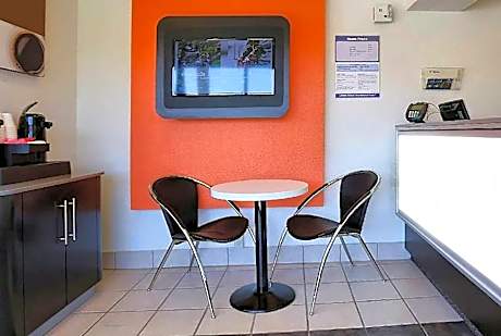 Super 8 by Wyndham Walnut Creek