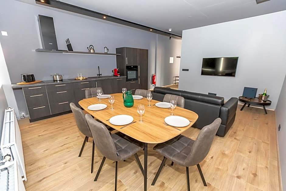 Akureyri Lux Apartments with hot tub access