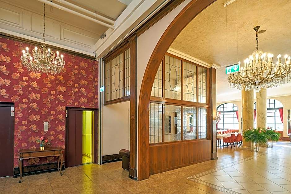 Hotel Monopol - Central Station
