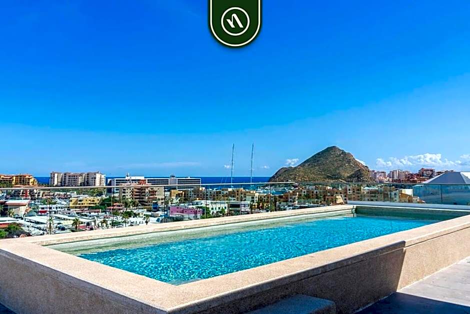 Amazing 2BR Condo with Terrace Overlooking the Marina