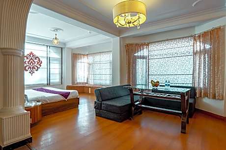 Deluxe Family Suite
