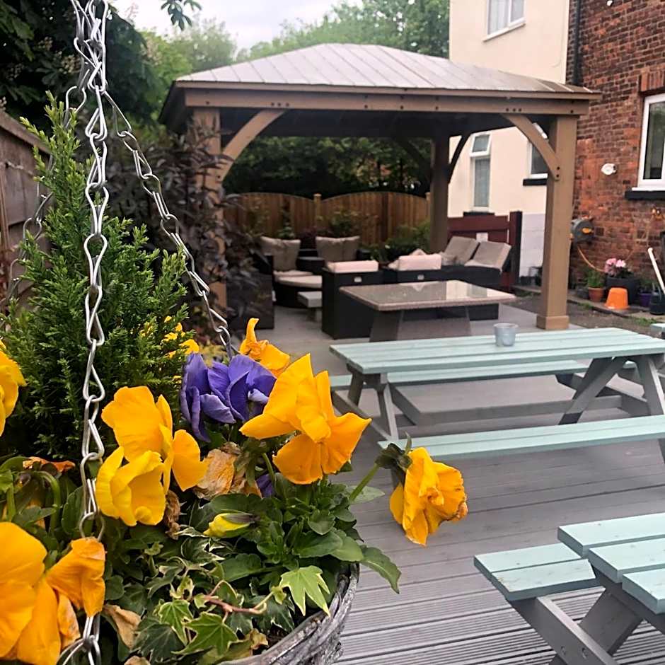 Hendham House - Near Etihad Stadium, CoOp Live Arena, AO Arena, Piccadilly Train Station & Manchester City Centre