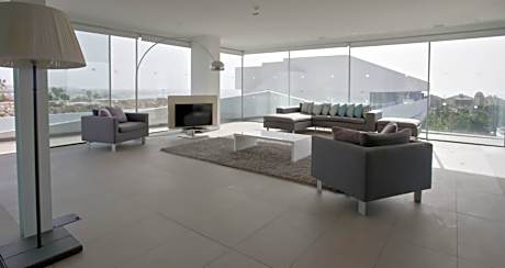 Infinity Euphoria 4 bedroom  penthouse with private pool, hot tub and sea view