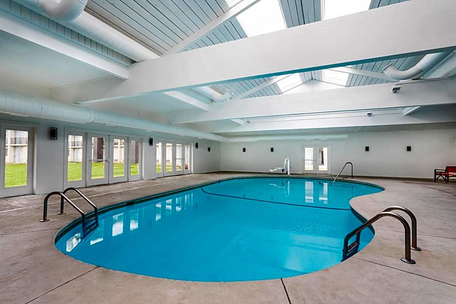 Ramada by Wyndham Windsor Locks