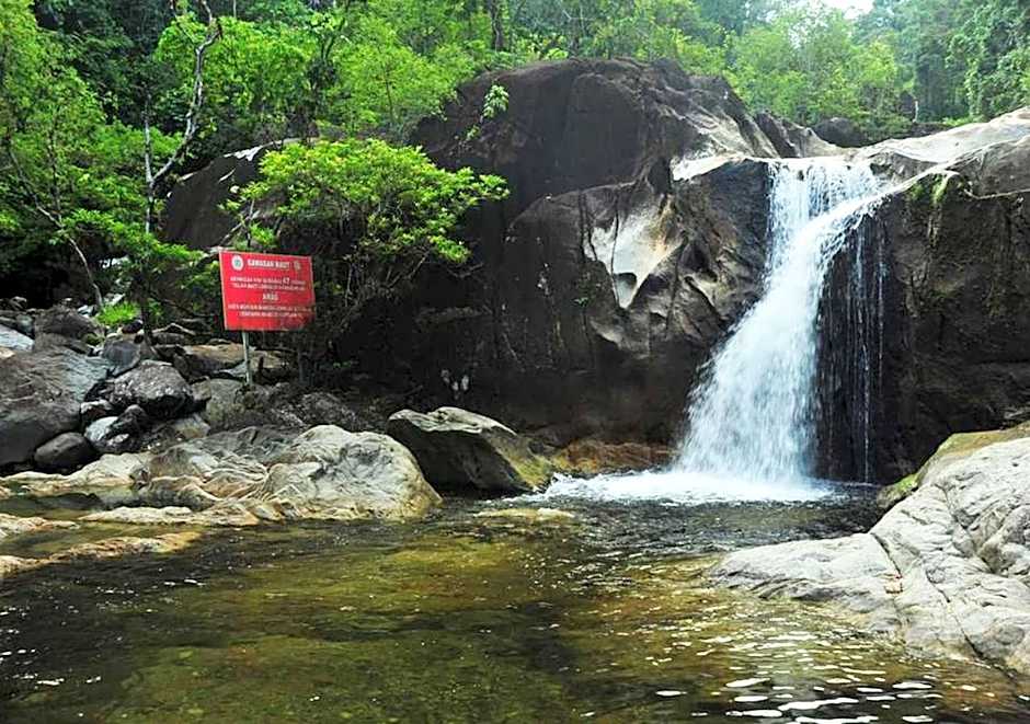 ANGGERIK IMPIAN HOTEL -Best for Travellers at Kuala Berang