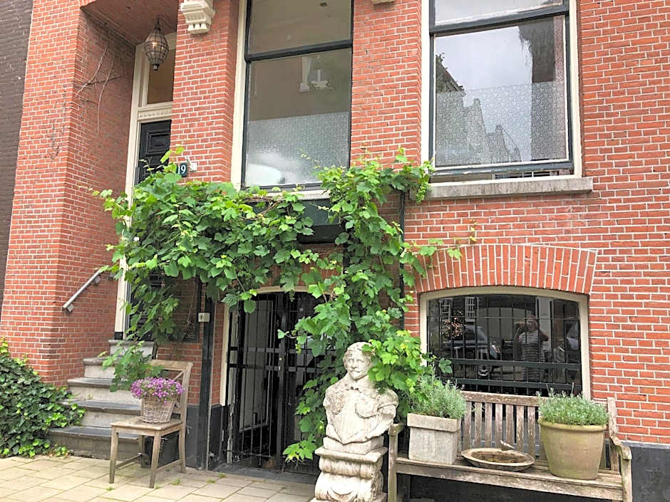 Nine-T-Teen Bed and Boutique