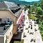 Logis Hôtel Restaurant Les 2 Rives - A75, en bordure de rivière