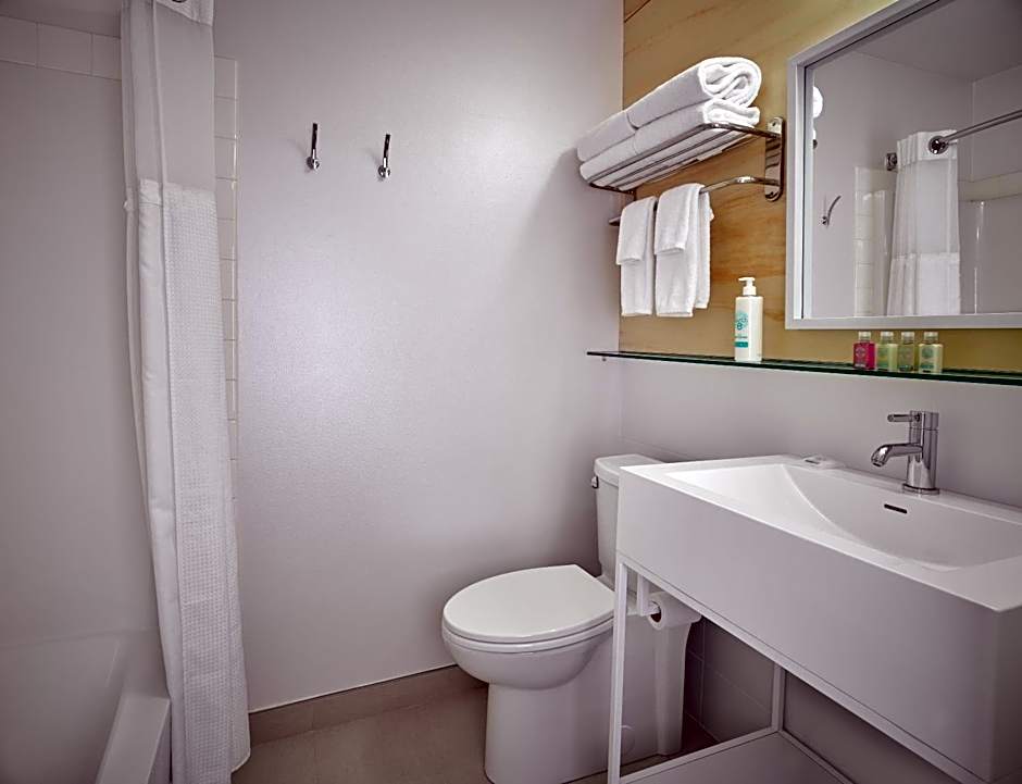 Coast Canmore Hotel & Conference Centre