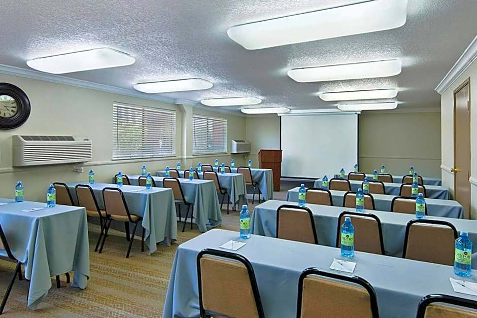 Oxnard Inn Lancaster