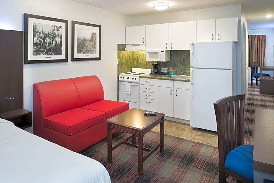 Luxbury Inn & Suites