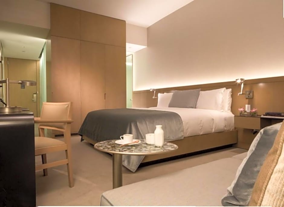 The Knickerbocker Hotel