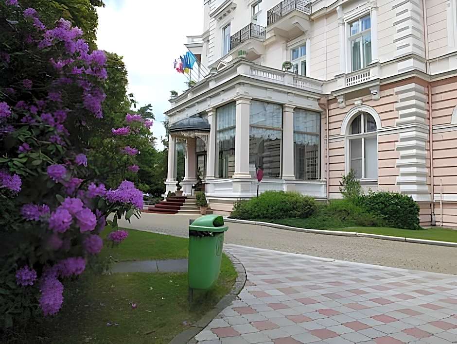 Bristol Palace