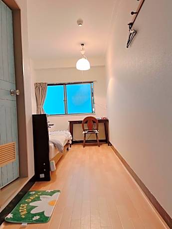 Independent Room Convenient Transportation