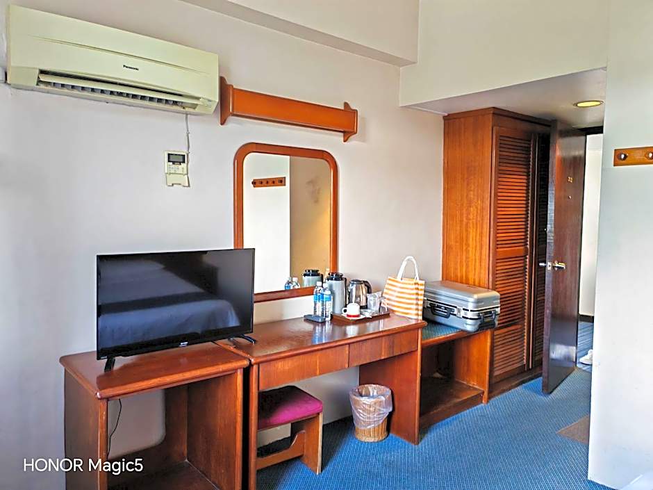 Pacific Orient Hotel