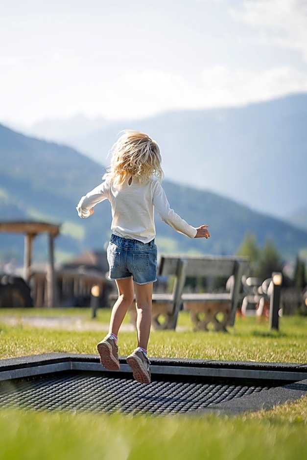Aparthotel Familiaris - Family Apartments - Pools & Spa in Dolomites