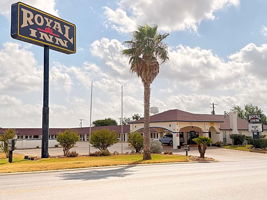 Photo 1 of 24 of Royal Inn Pearsall