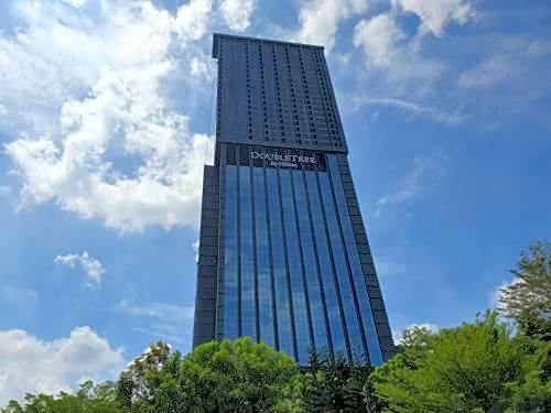 Sky pool 4 star hotel grade stay in i-City