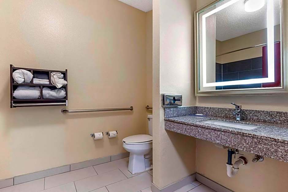 Quality Inn & Suites Wichita Falls I-44