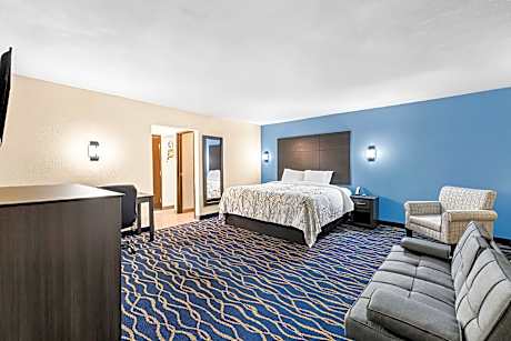 1 King Bed Suite Non-Smoking