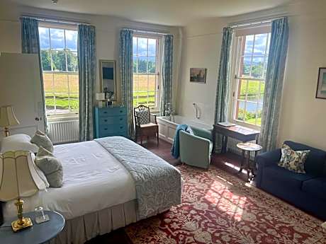 Deluxe 1 Double Bed or 2 Beds, River View