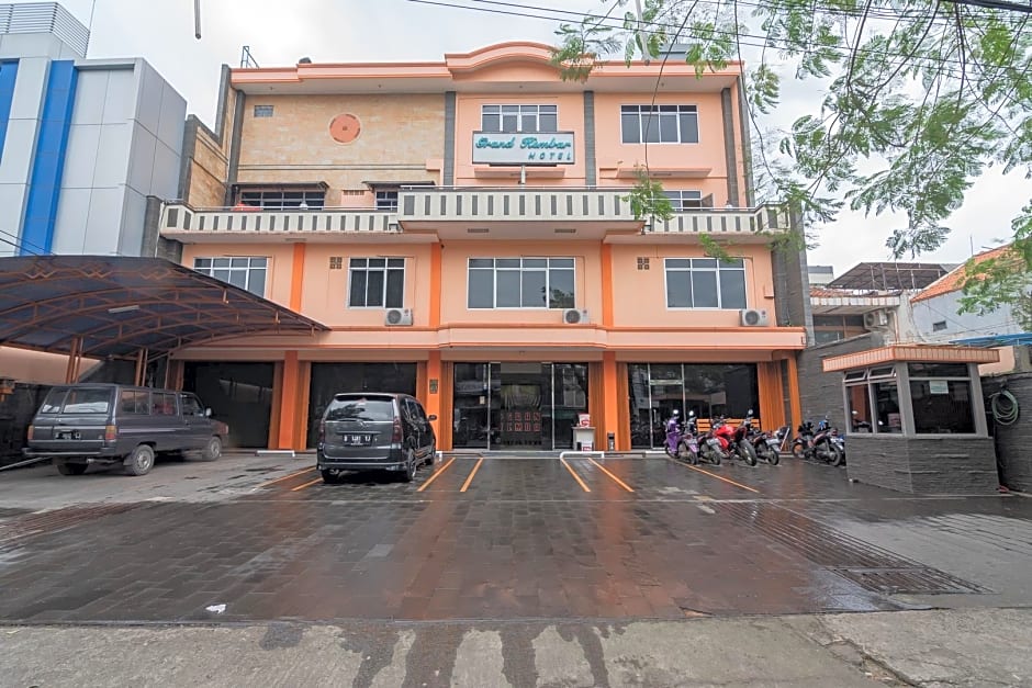 Grand Kembar Hotel Mitra RedDoorz